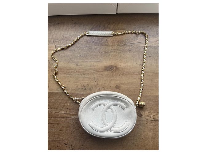 2.55 Bolsa Chanel de couro cor eggshell com corrente dourada Fora de branco - vista 2