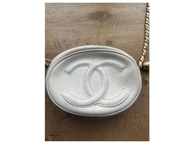 2.55 Bolsa Chanel de couro cor eggshell com corrente dourada Fora de branco - vista 3