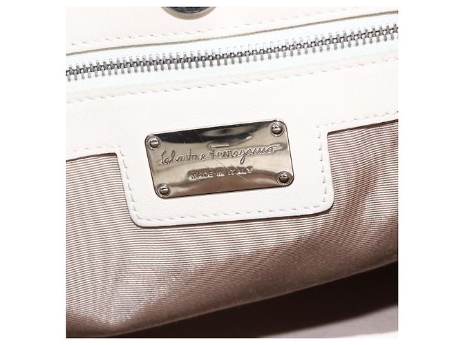 Borsa a mano Vala in pelle 2 in 1 bianca argento di Salvatore Ferragamo Auth 160697 Bianco - vista 19