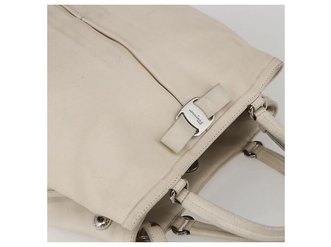 Borsa a mano Vala in pelle 2 in 1 bianca argento di Salvatore Ferragamo Auth 160697 Bianco - vista 6