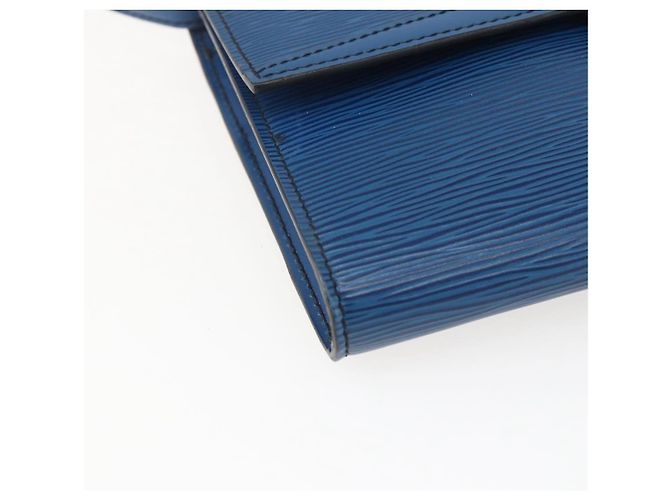 LOUIS VUITTON Epi Pochette Arche Shoulder Bag Blue M52575 LV Auth ar13863 - view 14
