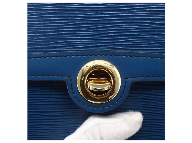 LOUIS VUITTON Epi Pochette Arche Shoulder Bag Blue M52575 LV Auth ar13863 - view 17