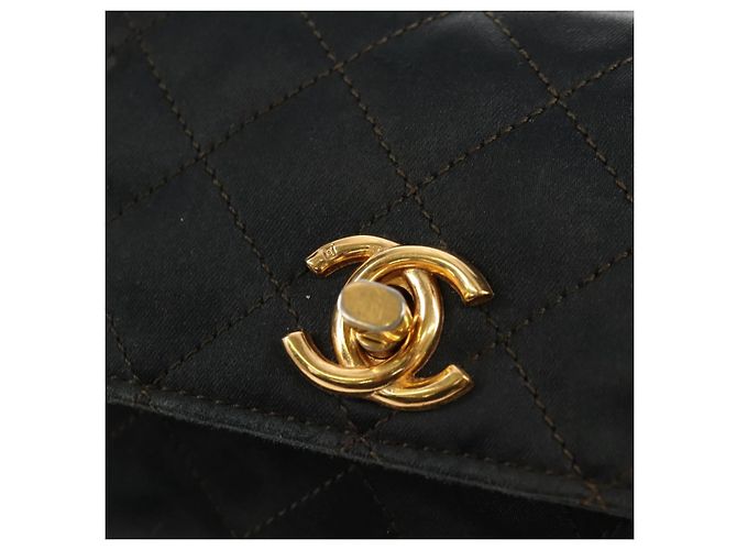 CHANEL Mini Matelassé 18 Bolsa de Hombro con Cadena Satén Negro Oro CC Auth 159010V Dorado - vista 19