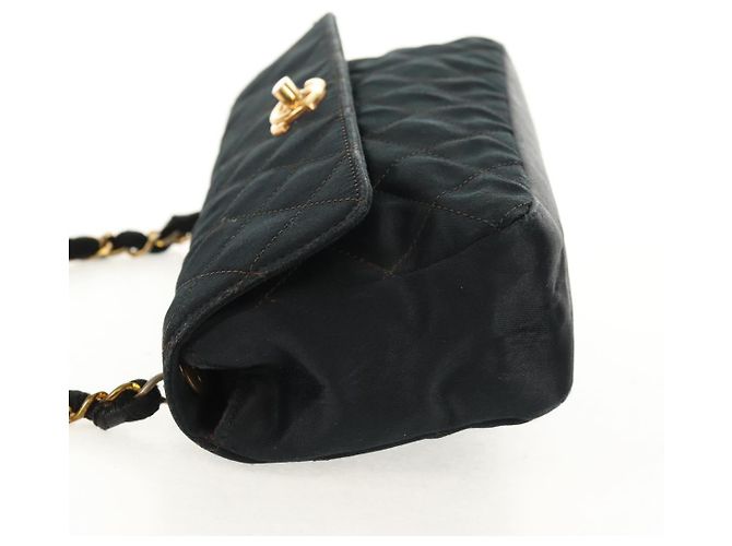 CHANEL Mini Matelassé 18 Bolsa de Hombro con Cadena Satén Negro Oro CC Auth 159010V Dorado - vista 3