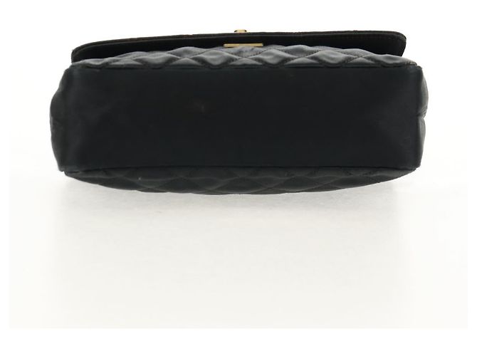 CHANEL Mini Matelassé 18 Bolsa de Hombro con Cadena Satén Negro Oro CC Auth 159010V Dorado - vista 5