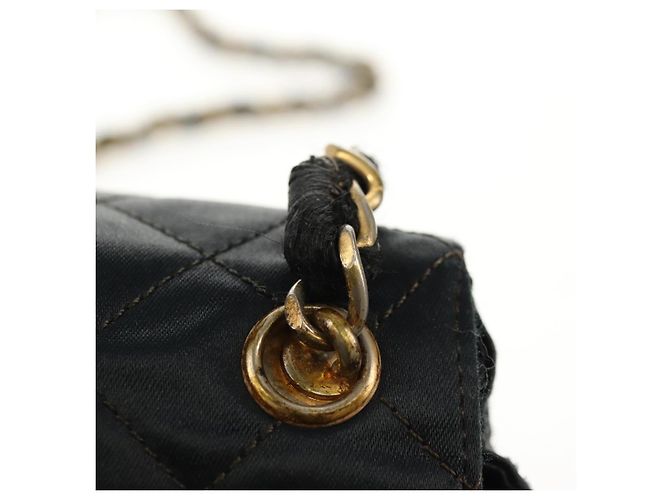 CHANEL Mini Matelassé 18 Bolsa de Hombro con Cadena Satén Negro Oro CC Auth 159010V Dorado - vista 8