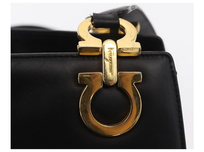Borsa Tote Gancini in pelle nera e oro Salvatore Ferragamo Auth 157259 Nero D'oro - vista 9