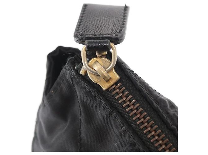 Bolsa de Ombro com Corrente PRADA em Nylon Preto e Dourado Auth bs32069 - vista 10