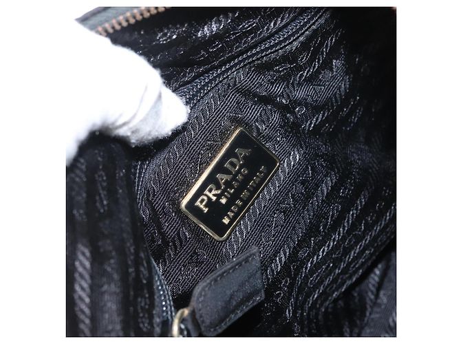 Bolsa de Ombro com Corrente PRADA em Nylon Preto e Dourado Auth bs32069 - vista 18