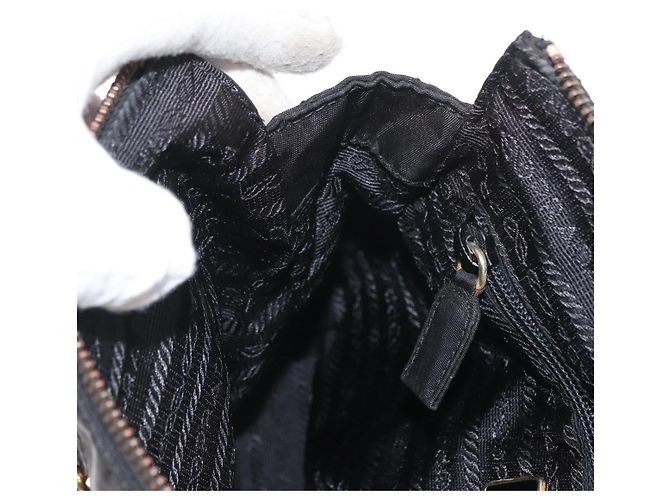 Bolsa de Ombro com Corrente PRADA em Nylon Preto e Dourado Auth bs32069 - vista 20