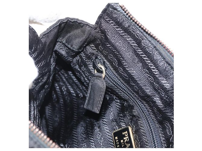 Bolsa de Ombro com Corrente PRADA em Nylon Preto e Dourado Auth bs32069 - vista 21