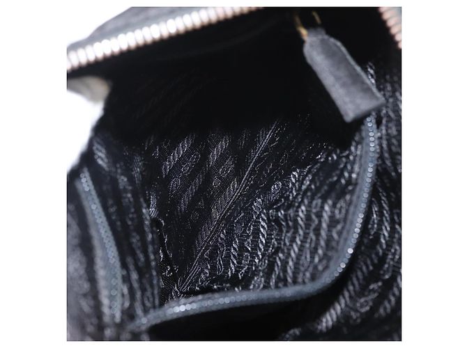Bolsa de Ombro com Corrente PRADA em Nylon Preto e Dourado Auth bs32069 - vista 22