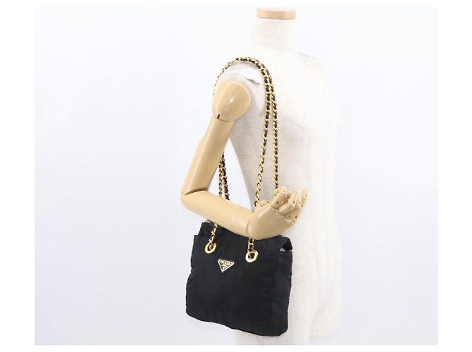 Bolsa de Ombro com Corrente PRADA em Nylon Preto e Dourado Auth bs32069 - vista 23