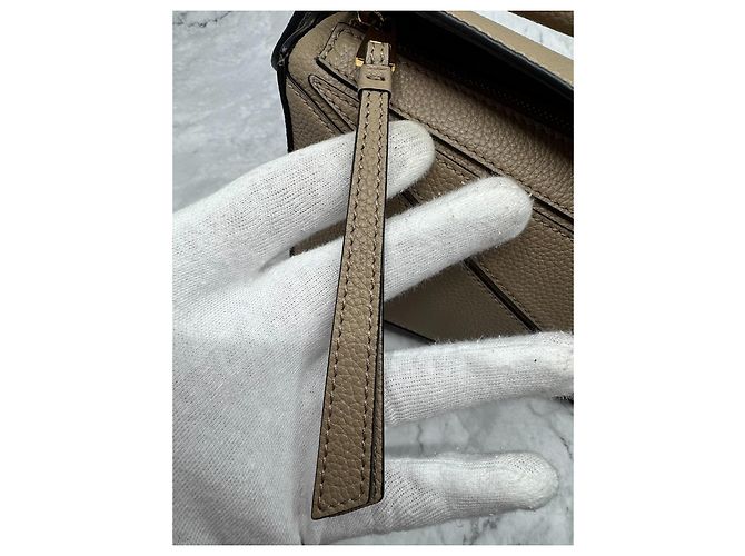 Loewe Mini Bolsa Puzzle em Couro de Bezerro Texturizado - Cor Areia - vista 11