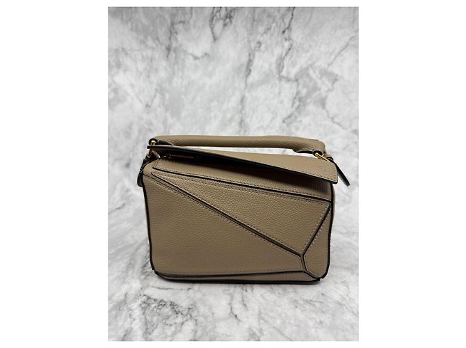 Loewe Mini Bolsa Puzzle em Couro de Bezerro Texturizado - Cor Areia - vista 2