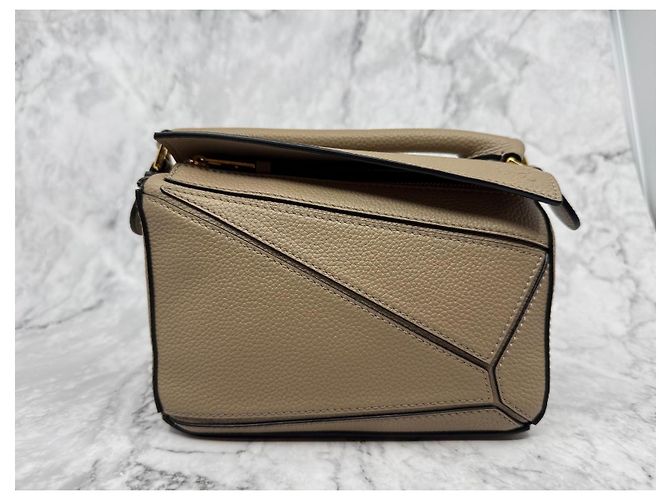 Loewe Mini Bolsa Puzzle em Couro de Bezerro Texturizado - Cor Areia - vista 3