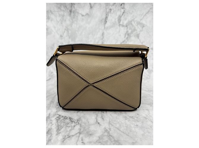 Loewe Mini Bolsa Puzzle em Couro de Bezerro Texturizado - Cor Areia - vista 4