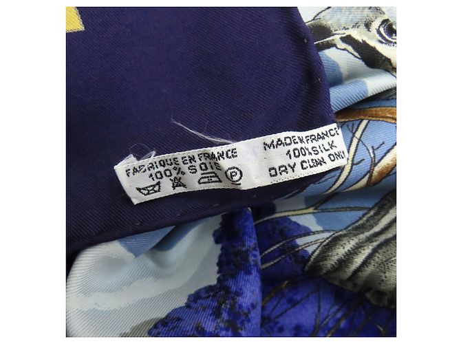 Silk In Sciarpa Hermès Carré 90 Caccia nella Foresta Blu navy - vista 10