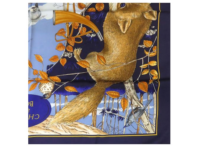 Silk In Sciarpa Hermès Carré 90 Caccia nella Foresta Blu navy - vista 3
