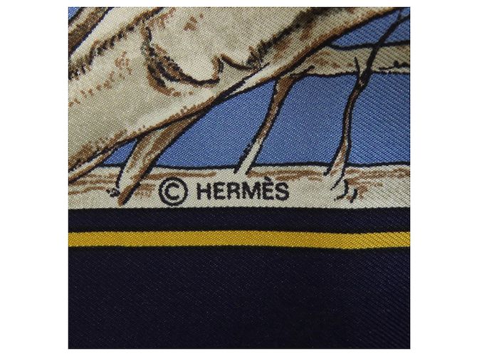 Silk In Sciarpa Hermès Carré 90 Caccia nella Foresta Blu navy - vista 9