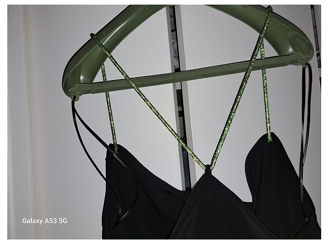 Zara Schwarzes Minikleid mit neon grünen Strass Trägern - Ansicht 11