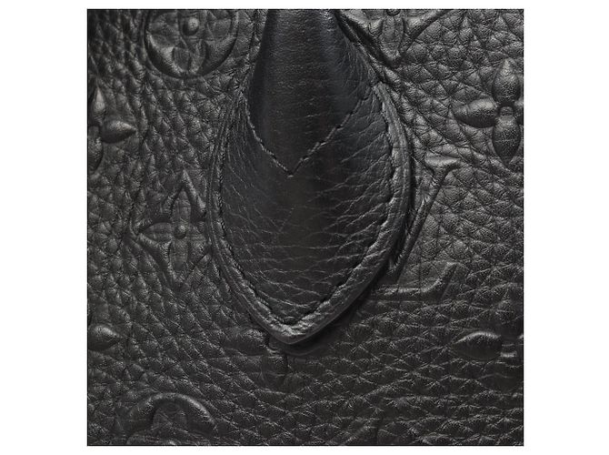 Borsa Tote Lockit Revelation di Louis Vuitton Nero - vista 10