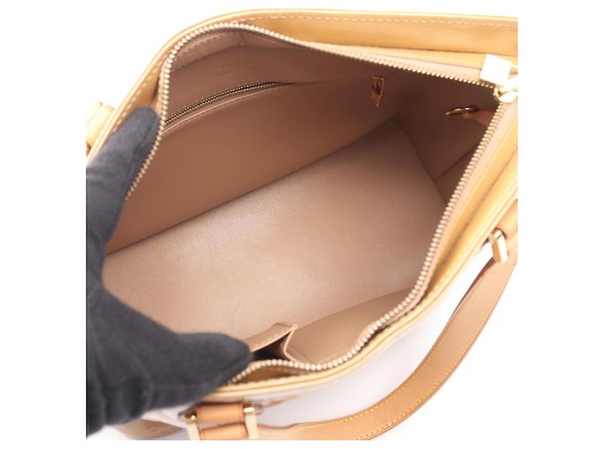 Borsa Louis Vuitton Houston in pelle beige - vista 3