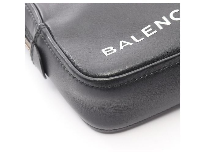 Bolso Clutch Triangular Balenciaga Negro - vista 6