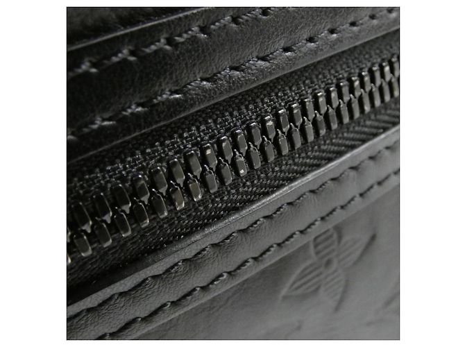 Borsa a tracolla piatta Monogram Shadow di Louis Vuitton Nero Cachi - vista 4