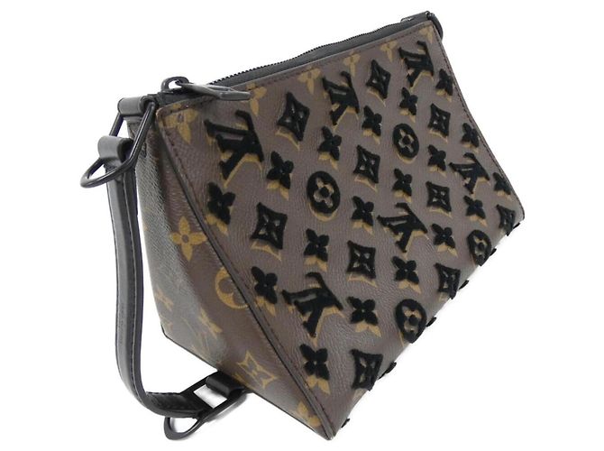 Sac à bandoulière triangle Monogram Tuftage Louis Vuitton Marron Noir Marron foncé - vue 2