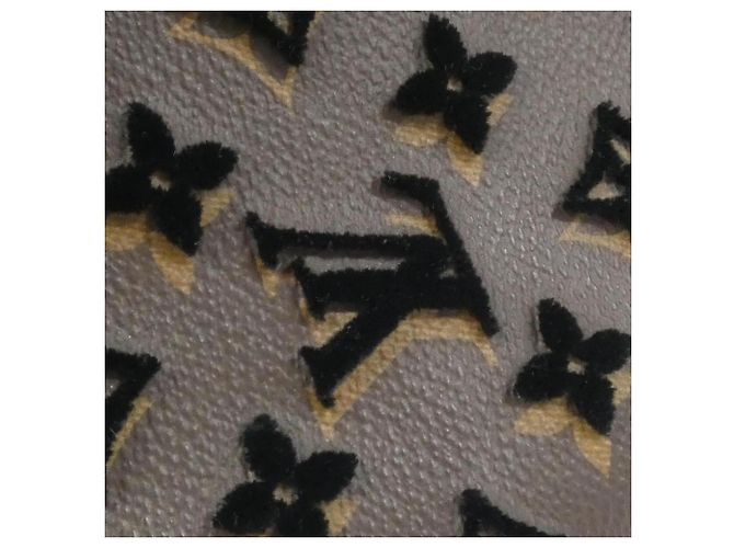 Sac à bandoulière triangle Monogram Tuftage Louis Vuitton Marron Noir Marron foncé - vue 5