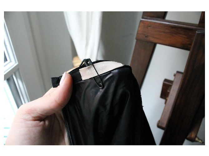 Neue schwarze Samt-Alaïa-Rock mit Etikett Größe 36 - Ansicht 6