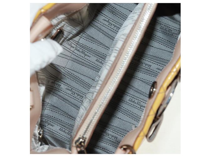 Borsa Vala in pelle verniciata Salvatore Ferragamo - vista 5