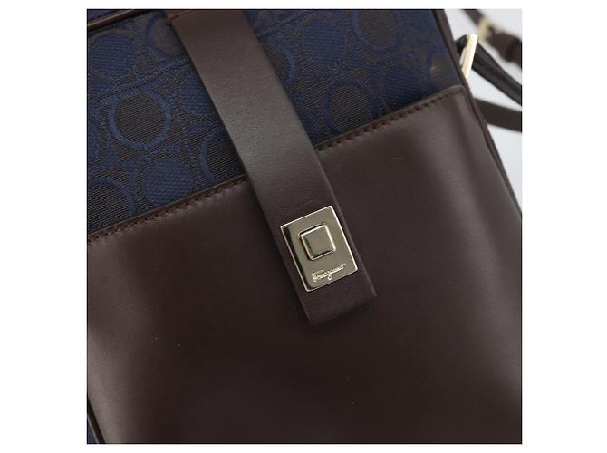 Borsa a Spalla Gancini in Nylon e Pelle Salvatore Ferragamo Blu Navy Oro Auth BA9388 D'oro - vista 15