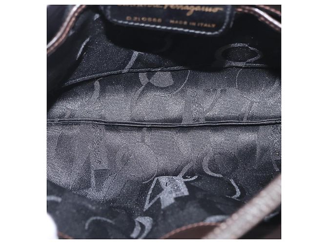 Salvatore Ferragamo Borsa a Spalla Vala in Pelle Marrone Scuro Oro Auth BA9386 D'oro - vista 16