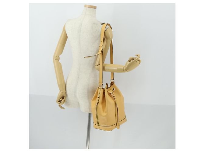 Céline Borsa a Spalla CELINE in Pelle Oro Giallo Auth 156885 D'oro - vista 23