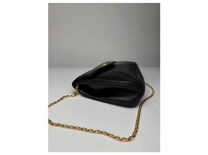 Schwarze Lederhandtasche mit Vintage Givenchy Kettenlogo - Ansicht 9