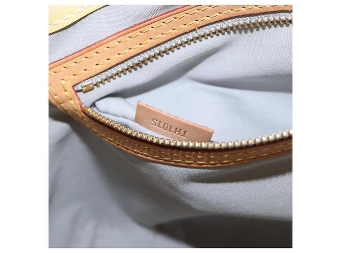 Borsa Reade Monogram Vernis PM di Louis Vuitton Beige - vista 7