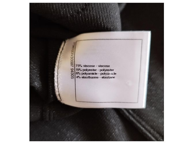 Chanel gerade schwarze Kleid, glänzende Optik - Ansicht 10