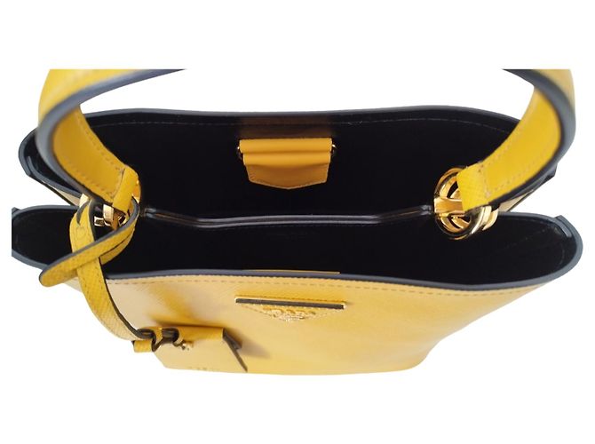Borsa Prada in pelle Saffiano gialla Giallo - vista 10
