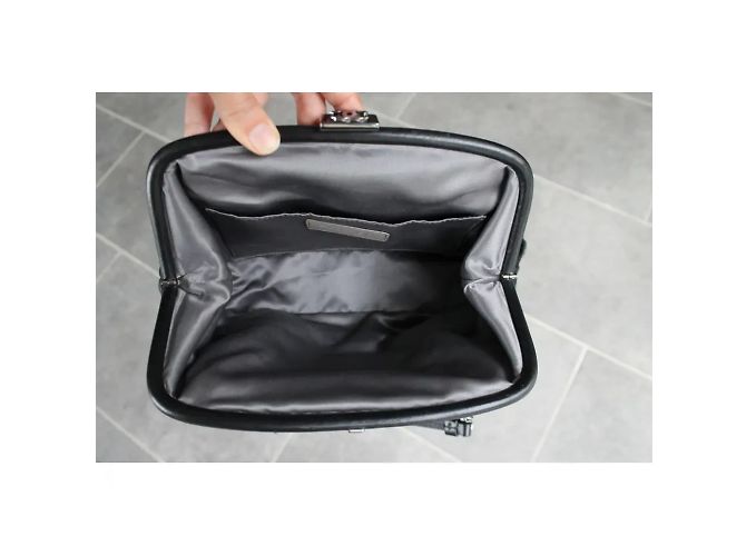 Borsa in pelle e pelo di puledro nero di Chanel - vista 3