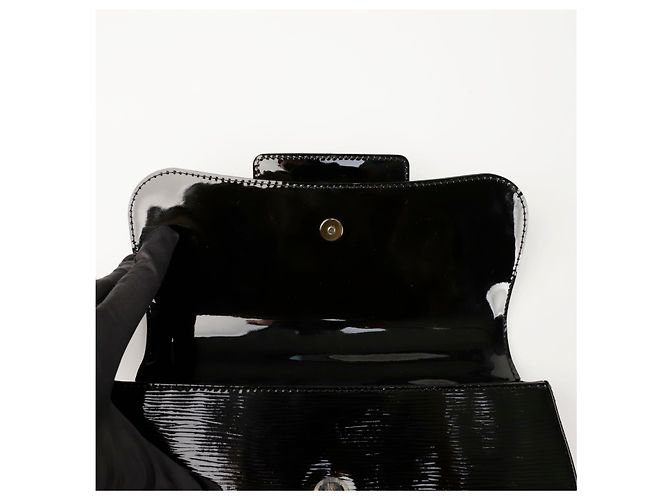 Louis Vuitton Borsa Clutch Epi Sobe Nero - vista 8
