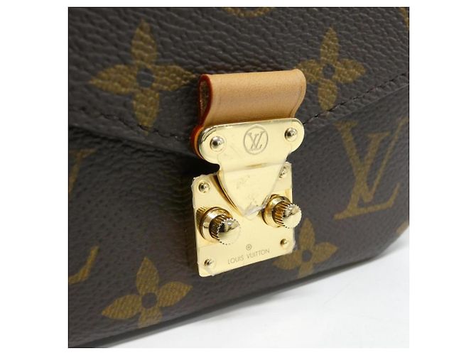 Bolsa de Ombro Micro Metis Monograma Louis Vuitton Marrom - vista 4