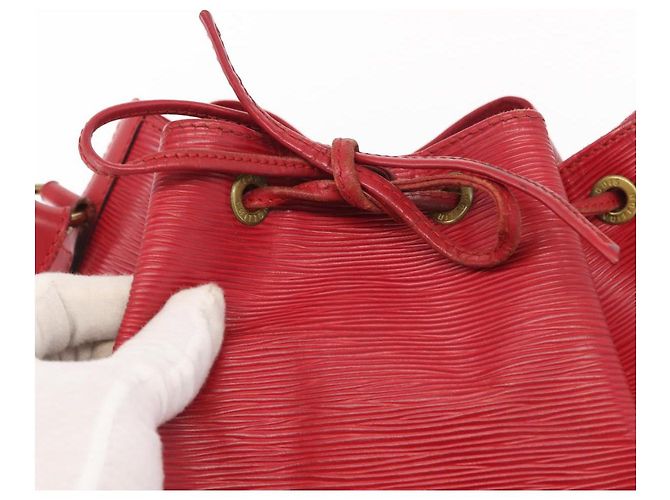 Noe LOUIS VUITTON Borsa a Spalla Petit Noé Epi Rossa M44107 LV Auth 157304 Rosso - vista 18