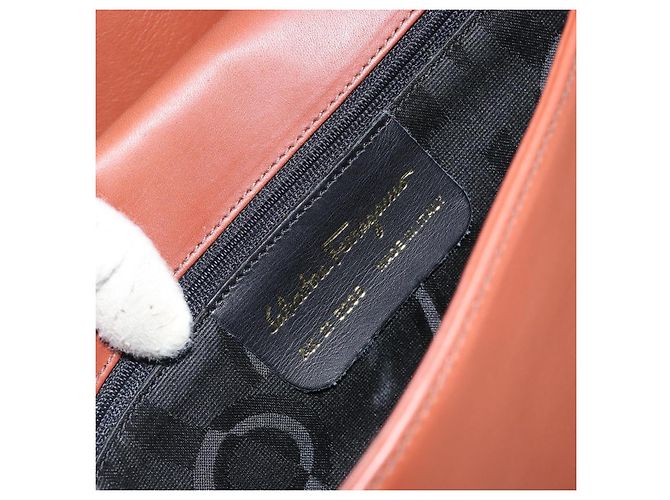 Borsa a Spalla Gancini in Pelle Marrone Oro Salvatore Ferragamo Auth 159139 - vista 17