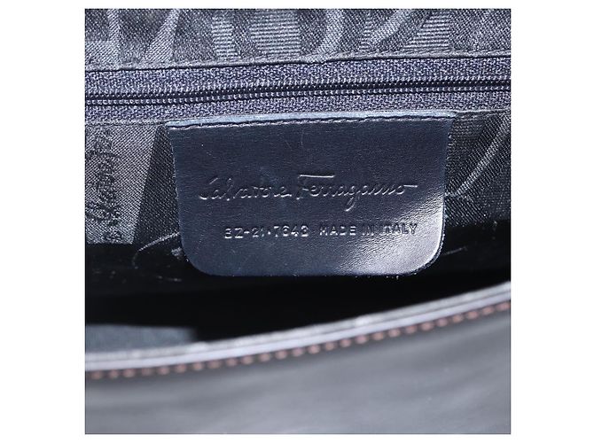 Borsa a Spalla Vala in Pelle Nera e Argento di Salvatore Ferragamo Auth BA9331 Nero - vista 14