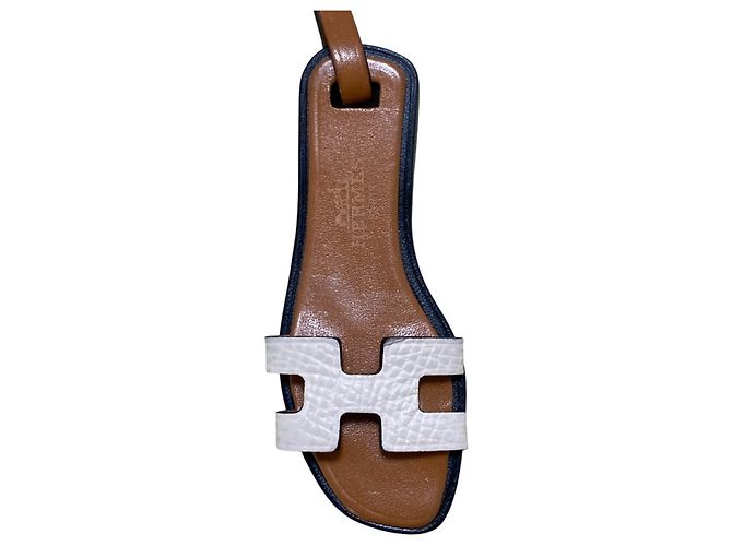 Portachiavi charm Nano Oran di Hermès Marrone Bianco - vista 2
