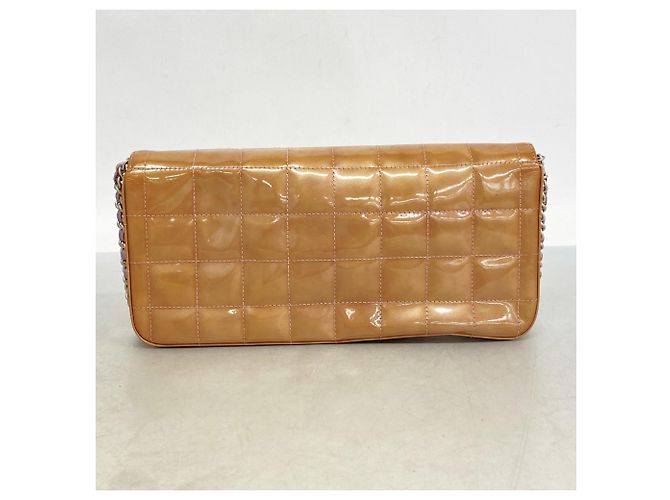 Bolsa de Ombro Chanel Chocobar em Couro Patente Bege - vista 12