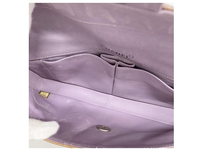 Bolsa de Ombro Chanel Chocobar em Couro Patente Bege - vista 4