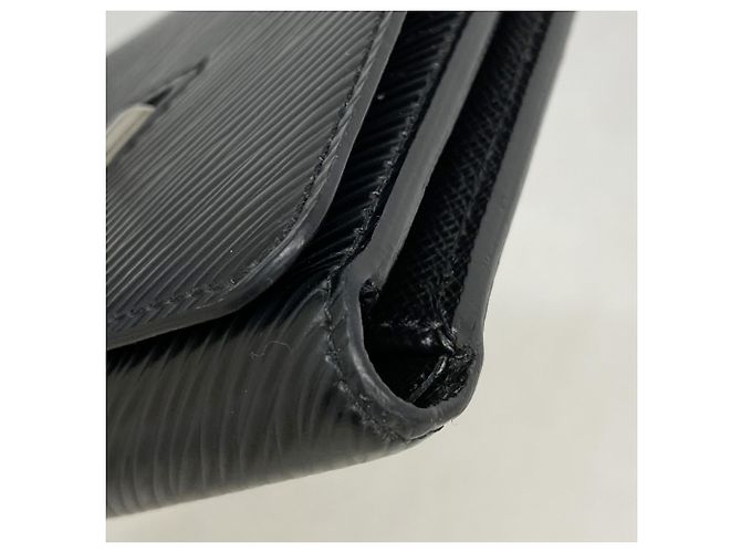 Cartera Compacta Tri-fold Twist Epi Louis Vuitton Negro - vista 5